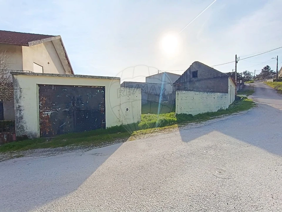 Moradia T3 para Venda em Santiago e São Simão de Litém e Albergaria dos Doze Foto 1
