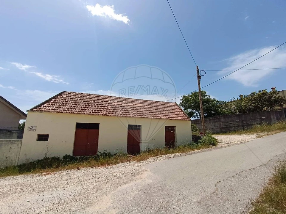 Moradia T3 para Venda em Santiago e São Simão de Litém e Albergaria dos Doze Foto 4