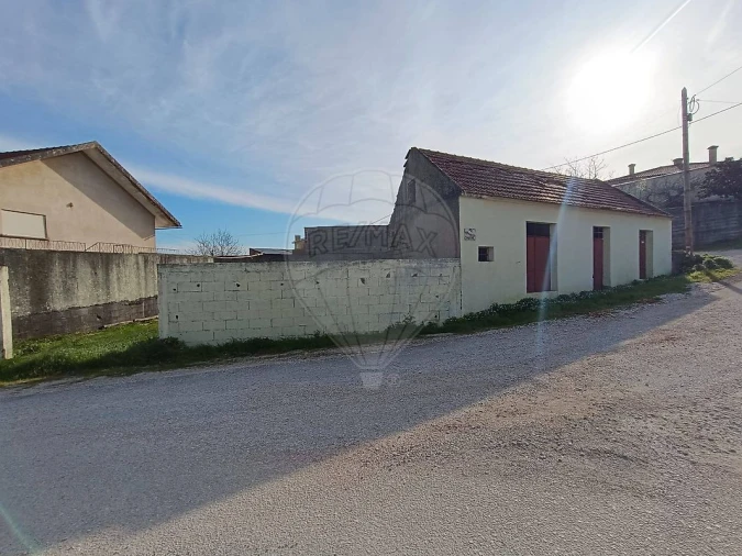 Moradia T3 para Venda em Santiago e São Simão de Litém e Albergaria dos Doze Foto 5