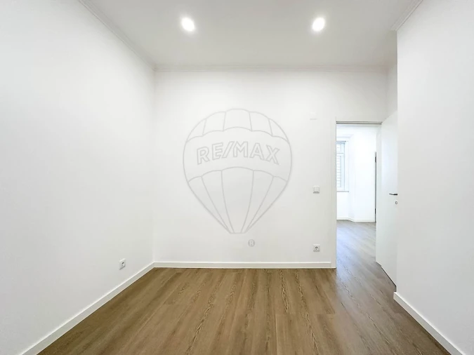 Apartamento T2 para Arrendamento em São Vicente Foto 7