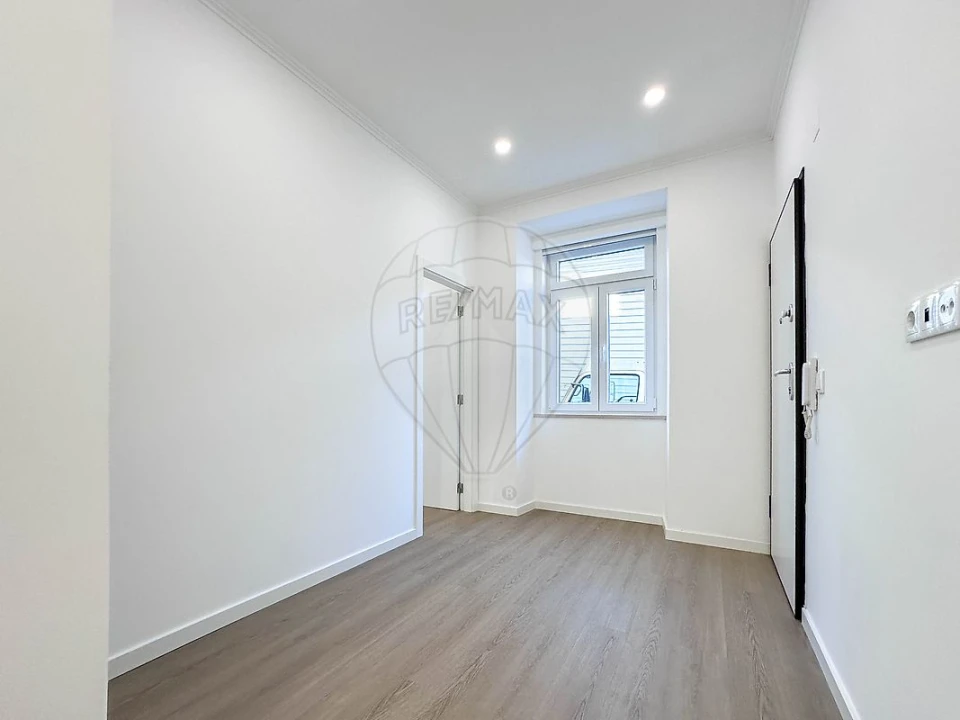 Apartamento T2 para Arrendamento em São Vicente Foto 3