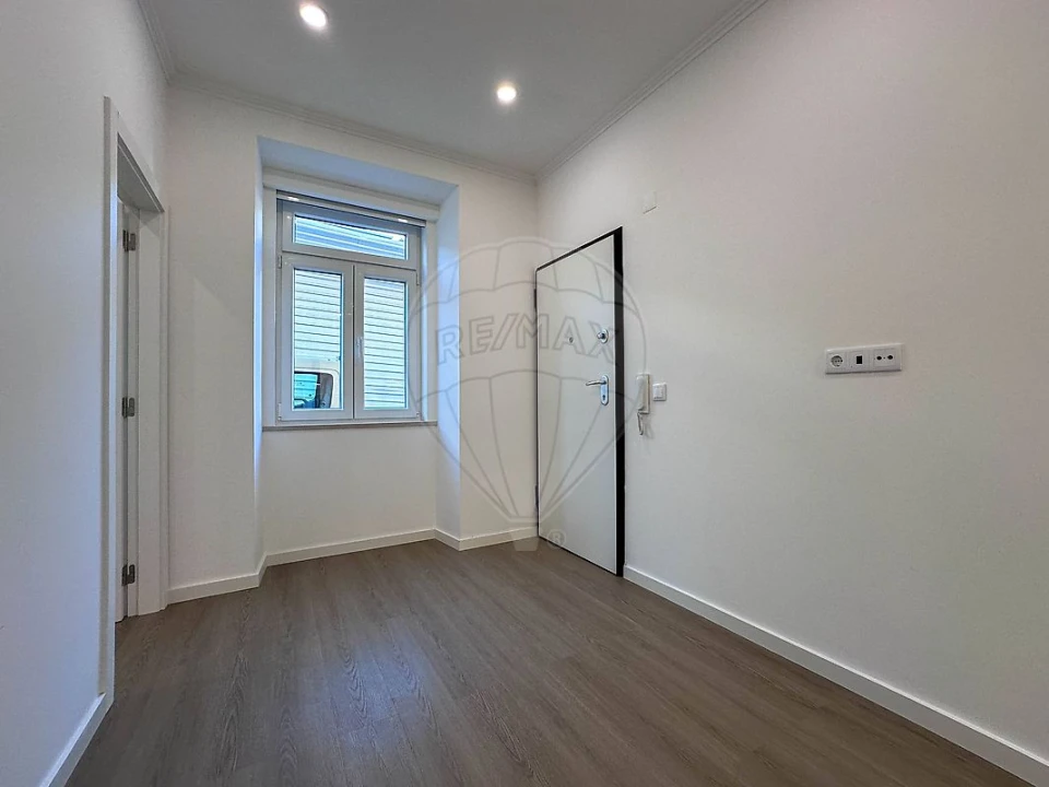 Apartamento T2 para Arrendamento em São Vicente Foto 8