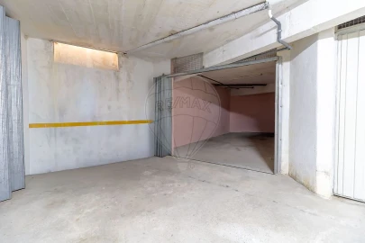 Garagem para Venda em Alverca do Ribatejo e Sobralinho
