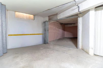 Garagem para Venda em Alverca do Ribatejo e Sobralinho