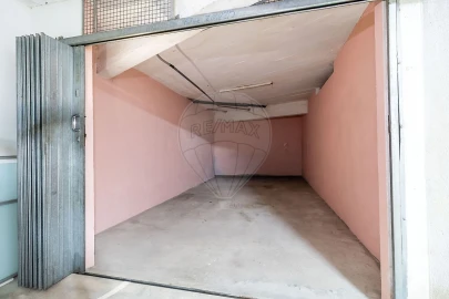 Garagem para Venda em Alverca do Ribatejo e Sobralinho