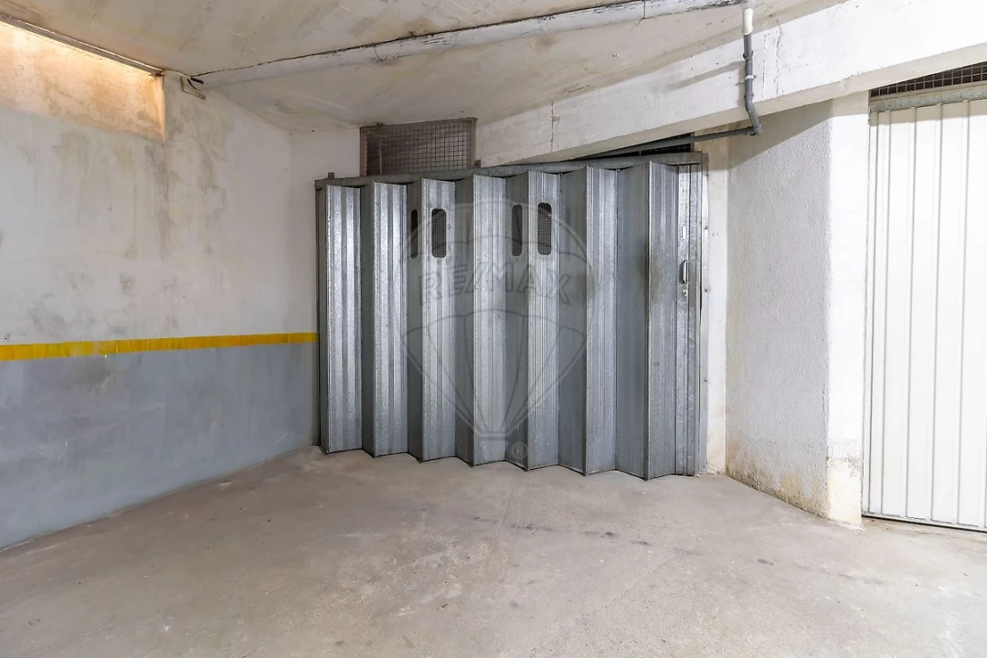 Garagem para Venda em Alverca do Ribatejo e Sobralinho Foto 4