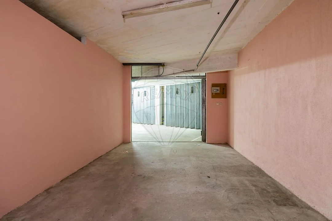 Garagem para Venda em Alverca do Ribatejo e Sobralinho Foto 3
