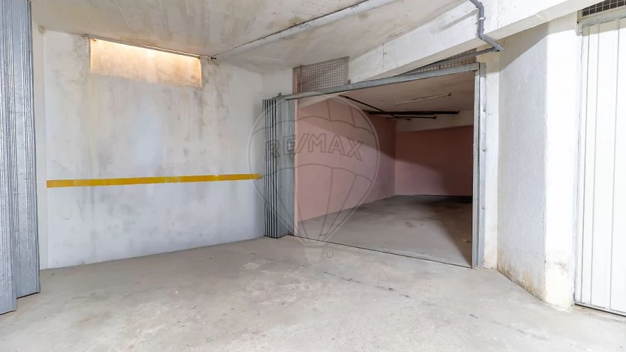 Garagem para Venda em Alverca do Ribatejo e Sobralinho