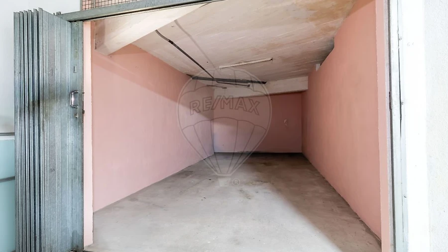 Garagem para Venda em Alverca do Ribatejo e Sobralinho