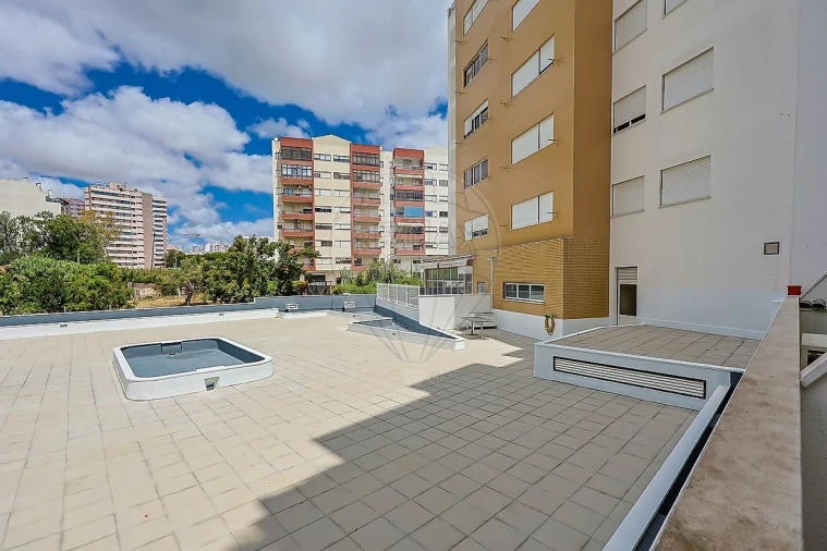 Apartamento T1 para Arrendamento em São Domingos de Benfica Foto 13