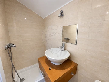 Moradia T4 para Venda em Campanhã
