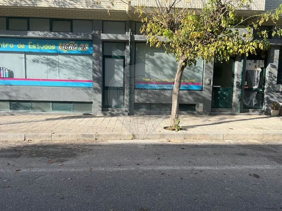 Loja para Arrendamento em Espinho Foto 6