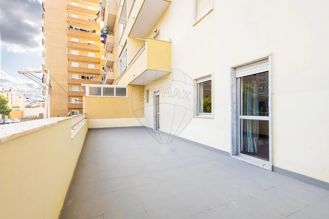 Apartamento T3 para Venda em Carregado e Cadafais Foto 16