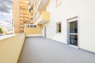 Apartamento T3 para Venda em Carregado e Cadafais