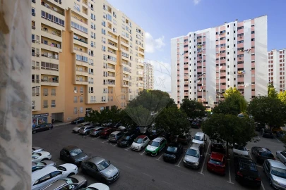 Apartamento T3 para Venda em Carregado e Cadafais