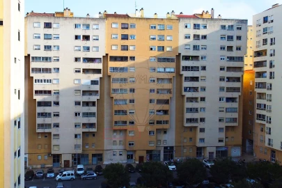 Apartamento T3 para Venda em Carregado e Cadafais