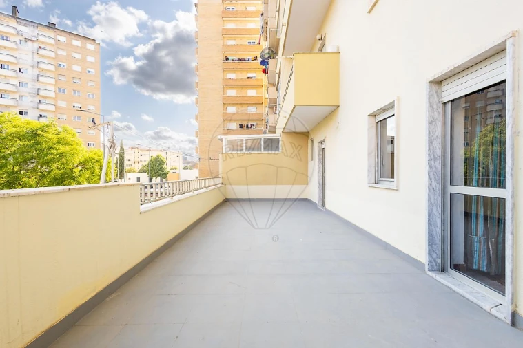 Apartamento T3 para Venda em Carregado e Cadafais Foto 15