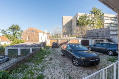 Apartamento T4 para Arrendamento em Santo Antonio dos Olivais