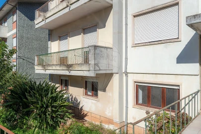 Apartamento T4 para Arrendamento em Santo Antonio dos Olivais