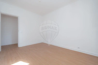 Apartamento T4 para Arrendamento em Santo Antonio dos Olivais