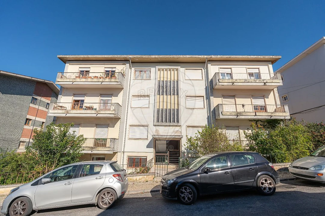 Apartamento T4 para Arrendamento em Santo Antonio dos Olivais Foto 25