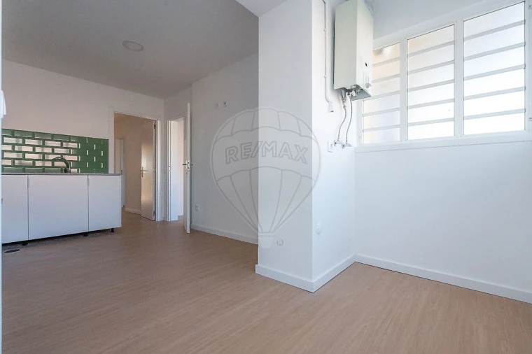 Apartamento T4 para Arrendamento em Santo Antonio dos Olivais Foto 2