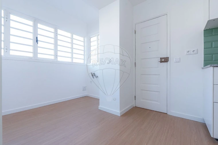 Apartamento T4 para Arrendamento em Santo Antonio dos Olivais Foto 18