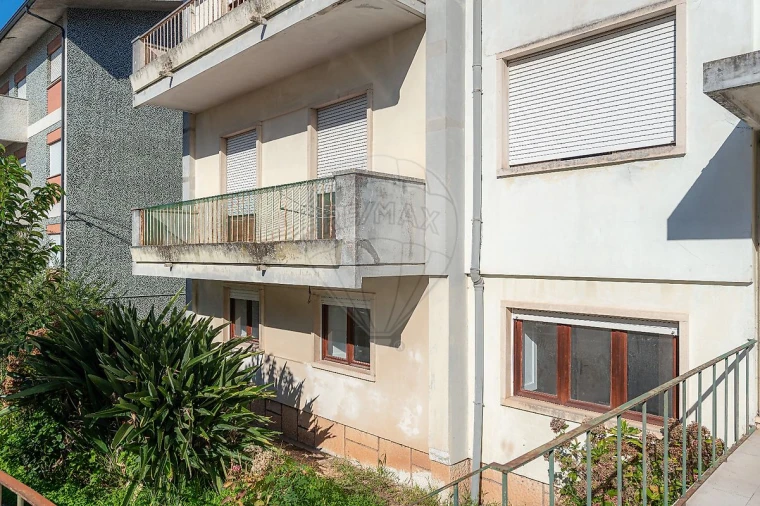 Apartamento T4 para Arrendamento em Santo Antonio dos Olivais Foto 21