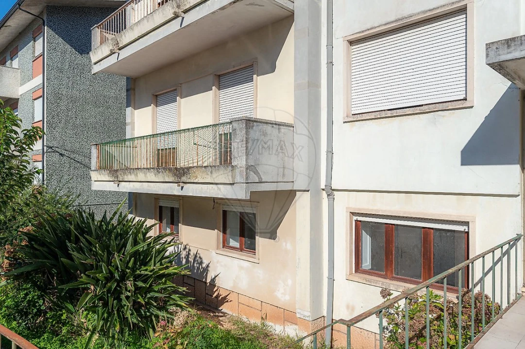 Apartamento T4 para Arrendamento em Santo Antonio dos Olivais Foto 21
