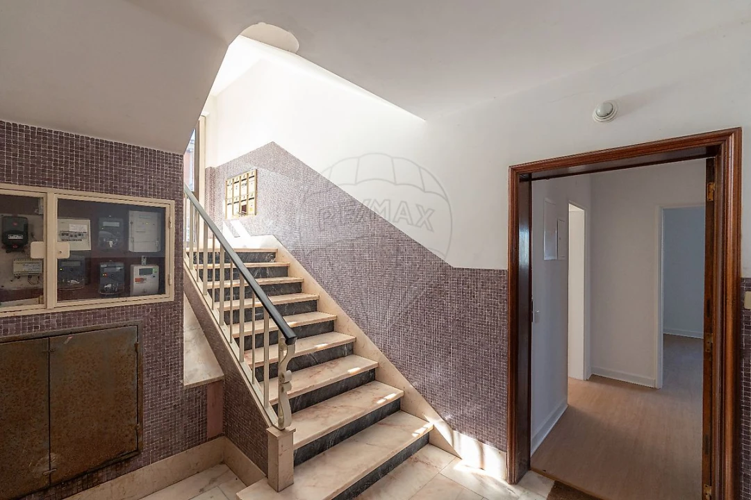 Apartamento T4 para Arrendamento em Santo Antonio dos Olivais Foto 15