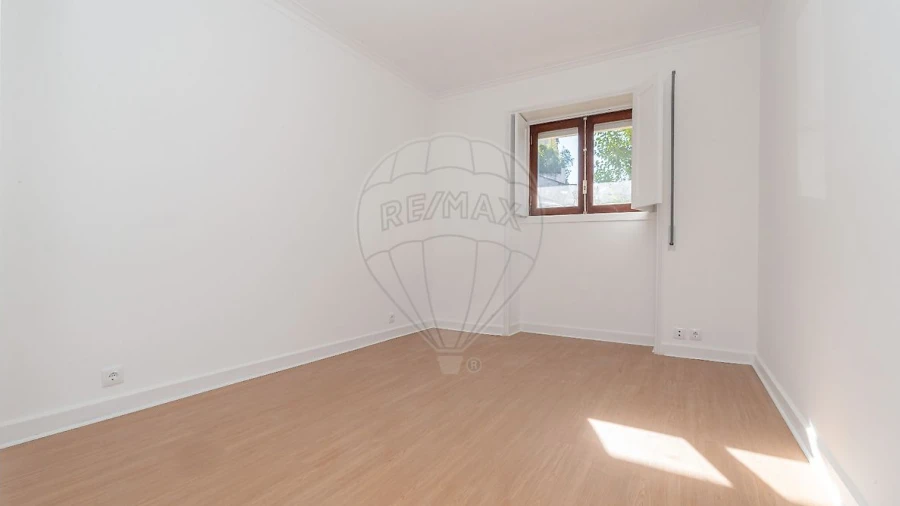 Apartamento T4 para Arrendamento em Santo Antonio dos Olivais