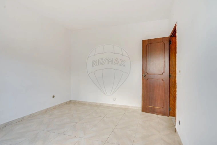Moradia T2 para Venda em Bucelas Foto 10