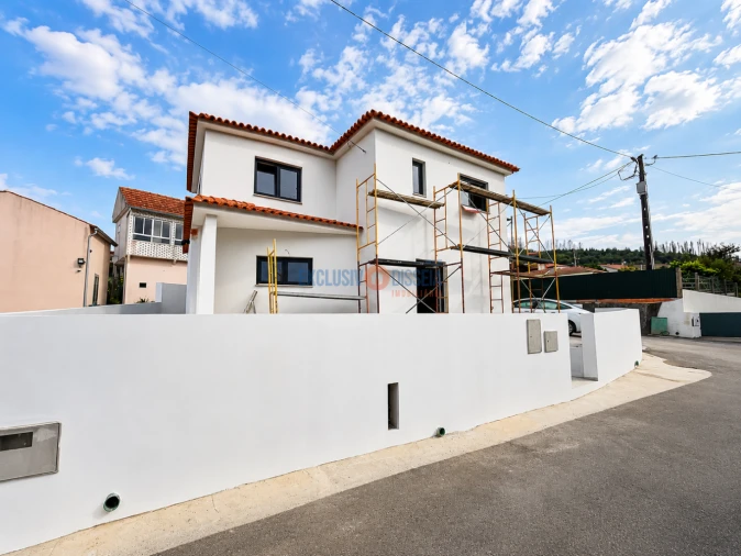 Moradia T4 para Venda em Albergaria-A-Velha e Valmaior Foto 2