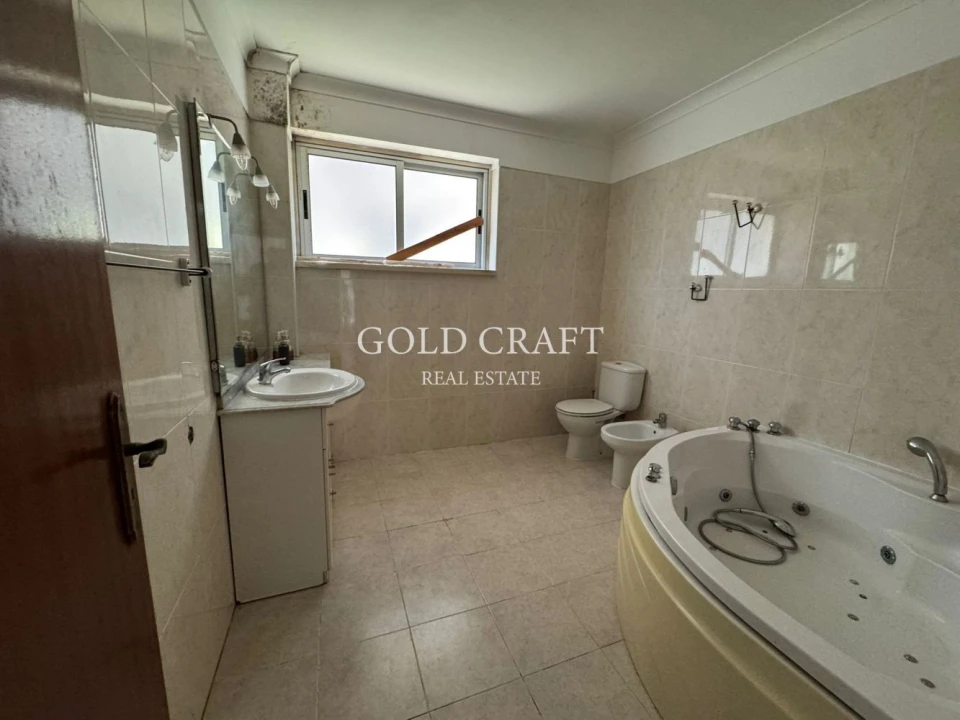 Apartamento T2 para Venda em Santo Quintino Foto 12