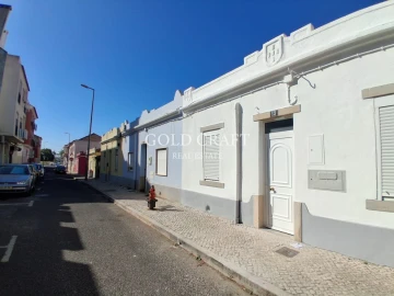 Moradia T2 para Venda em Falagueira-Venda Nova