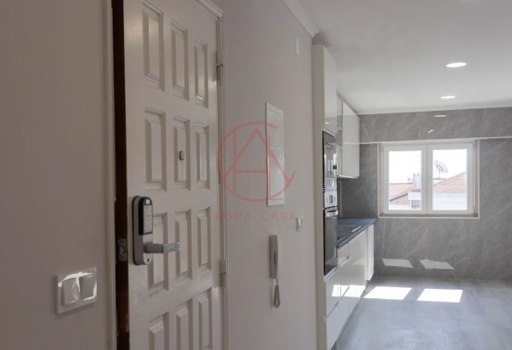 Apartamento T4 para Venda em Amora Foto 9