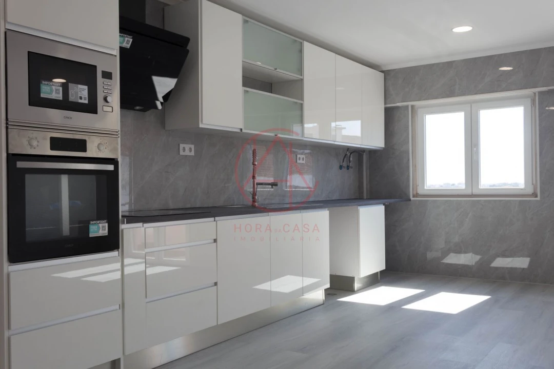 Apartamento T4 para Venda em Amora Foto 1
