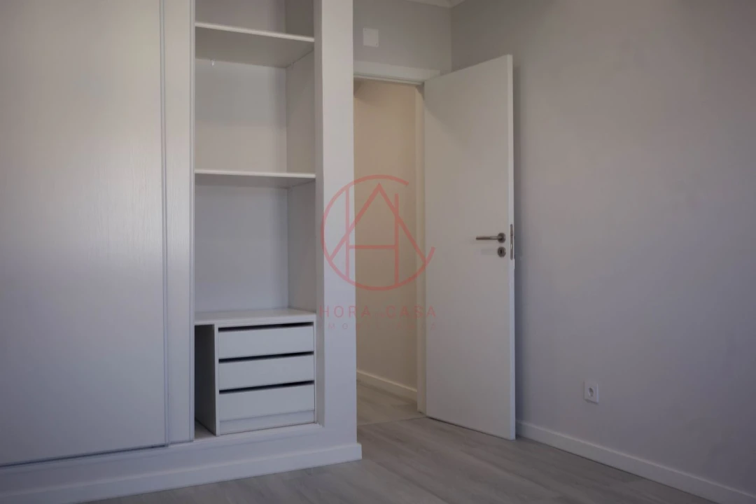 Apartamento T4 para Venda em Amora Foto 18