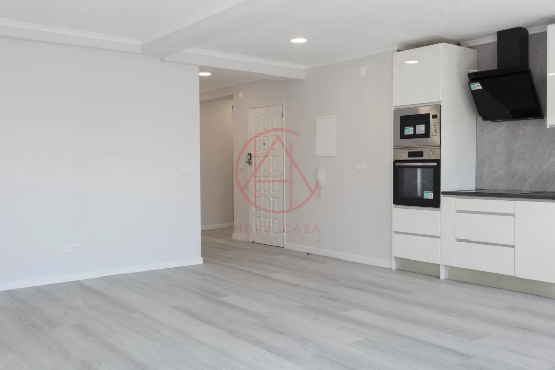 Apartamento T4 para Venda em Amora Foto 2