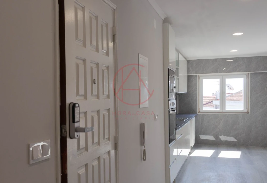 Apartamento T4 para Venda em Amora Foto 9