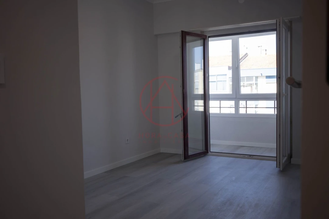 Apartamento T4 para Venda em Amora Foto 13