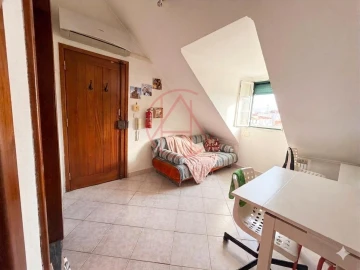 Apartamento T2 para Venda em Algés, Linda-A-Velha e Cruz Quebrada-Dafundo