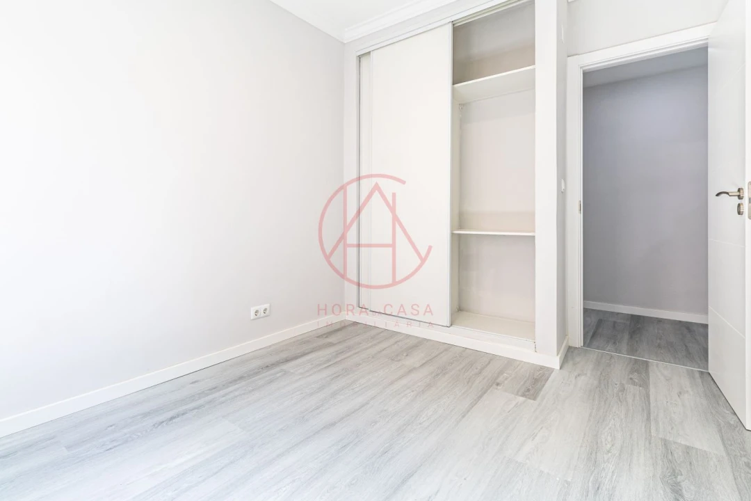 Apartamento T2 para Venda em Corroios Foto 9