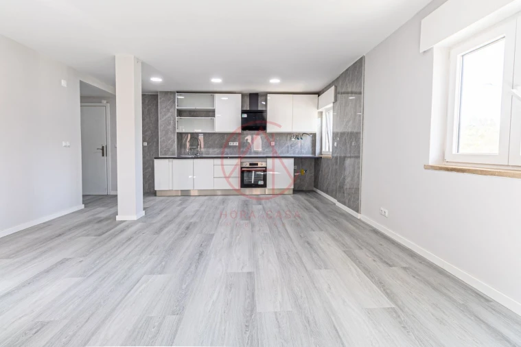 Apartamento T2 para Venda em Corroios Foto 3