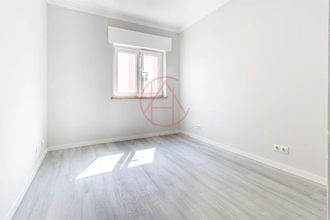 Apartamento T2 para Venda em Corroios Foto 8