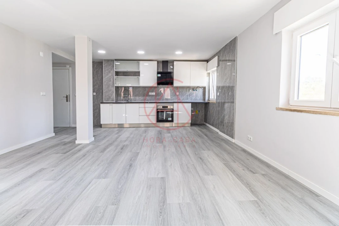 Apartamento T2 para Venda em Corroios Foto 3