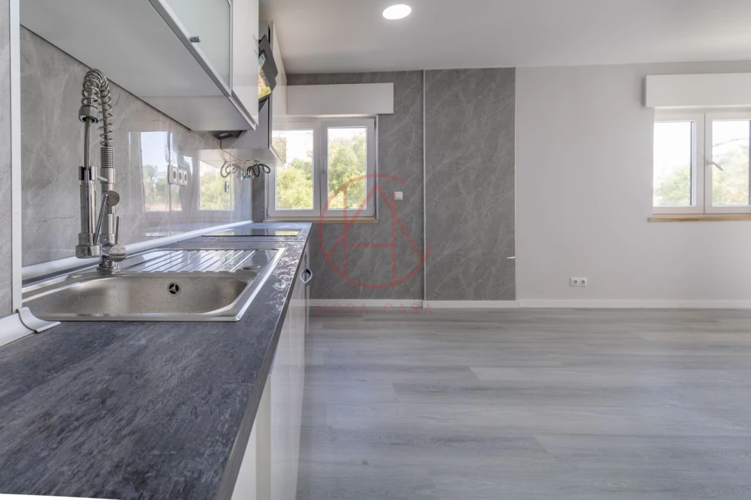 Apartamento T2 para Venda em Corroios Foto 2