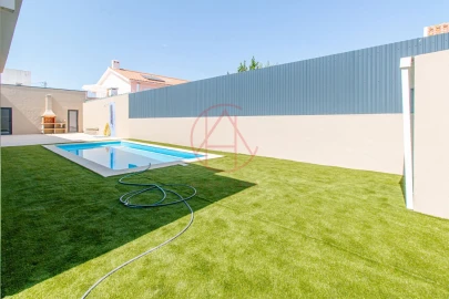Moradia T4 para Venda em Azeitão (São Lourenço e São Simão)