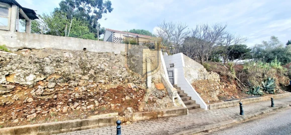 Moradia T3 para Venda em Carvoeira e Carmões