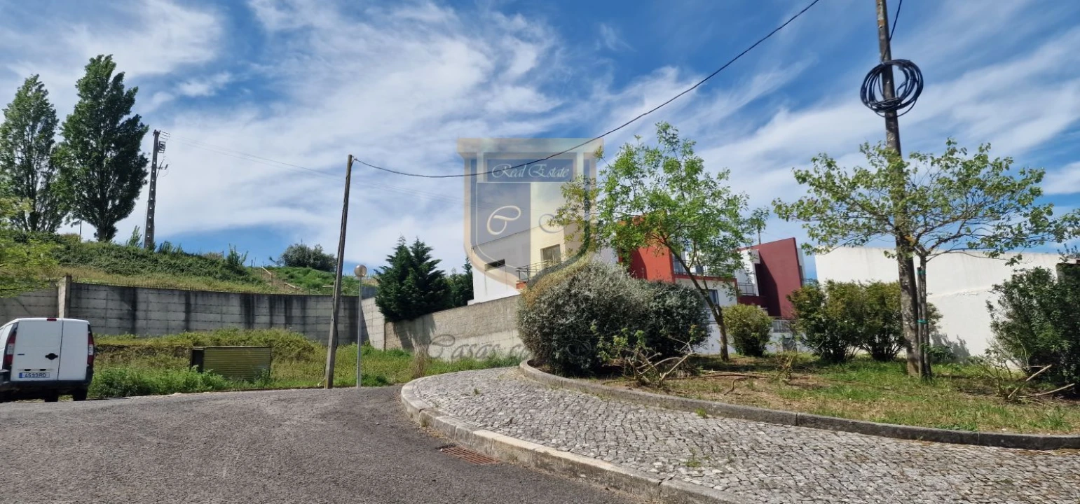 Terreno para Venda em Carvoeira e Carmões Foto 10